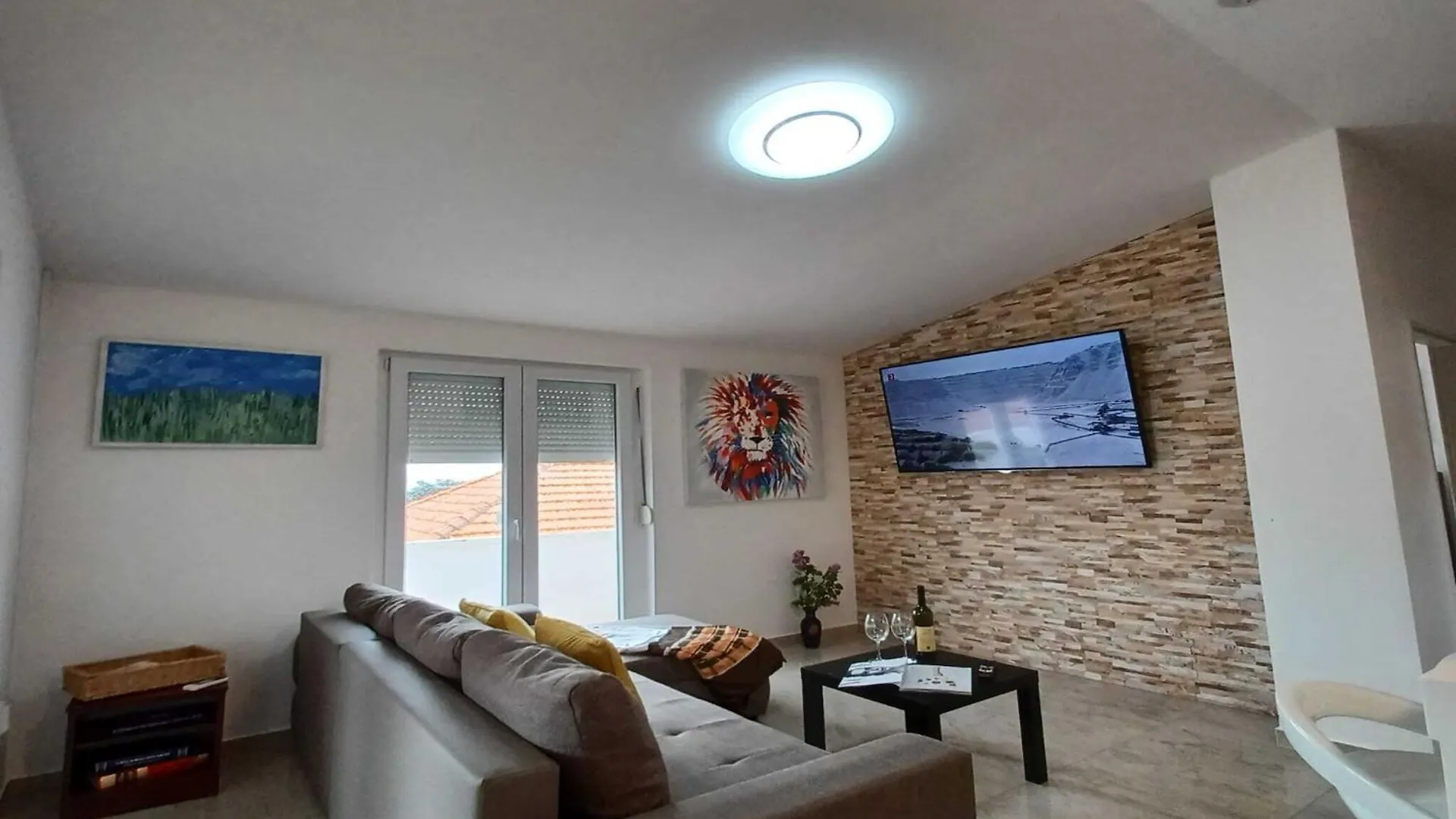 Beachfront Apartment With Balcony And Sea View ヴーシ 0*,